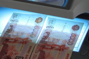 Как отличить подделку 5000 купюры от оригинала