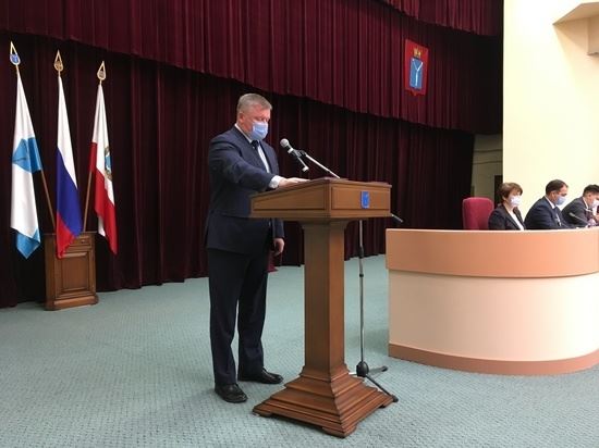 В прошлую пятницу в областном центре произошло два события: пробный запуск фонтана «Одуванчик», сроки реконструкции которого срывались неоднократно, и переизбрание Михаила Исаева мэром Саратова ещё на один срок — до 2026 года